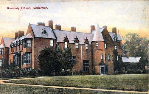 Kinnordy House antes de su reconstrucción en 1880