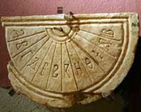 Antigüo reloj de sol griego