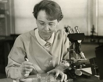Bárbara McClintock. Citogenética. Nobel de Medicina de 1983.