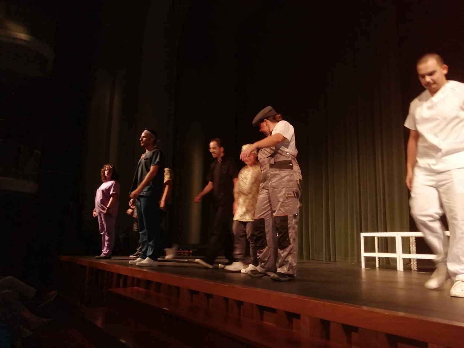 Actores saludando final obra Poncela Paraninfo 2